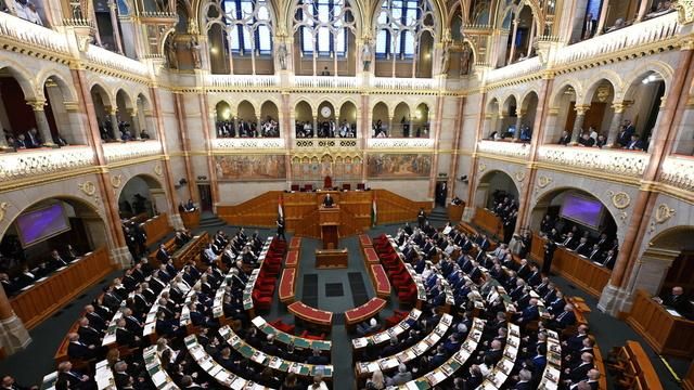 Ungheria, Peter Magyar ha giurato: è il nuovo primo ministro