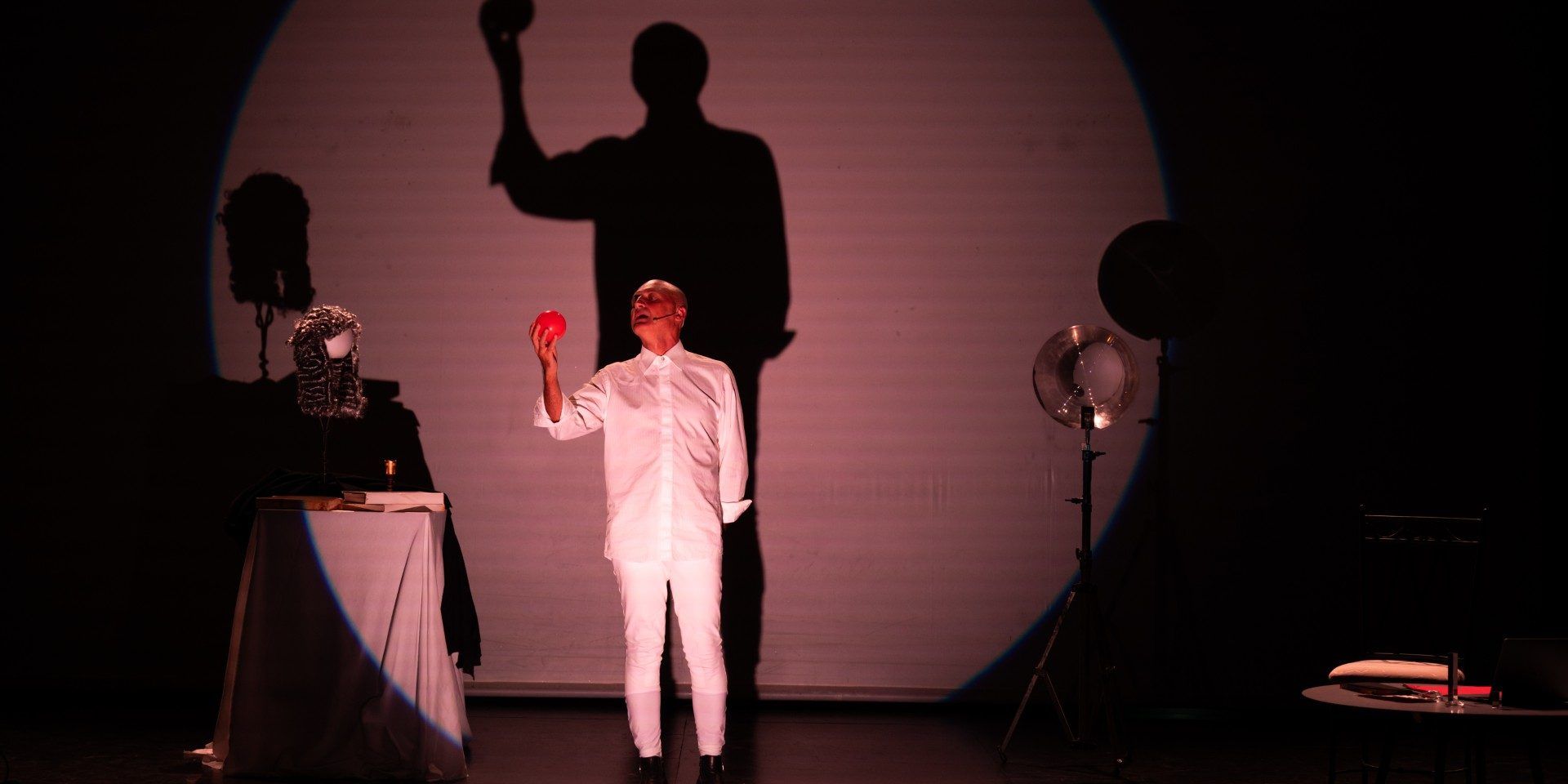 All’Unical un Isaac Newton senza tempo: sul palco Orrico e Garritano