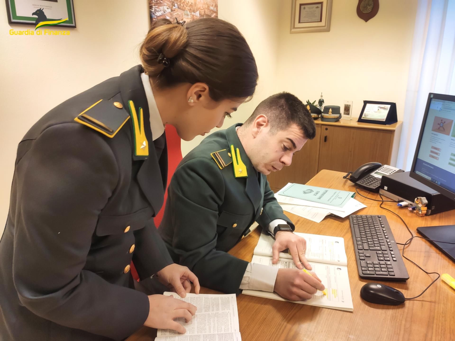 Fallimenti “pilotati a catena” e riciclaggio, sgominato sodalizio criminale. Perquisizioni anche in Calabria