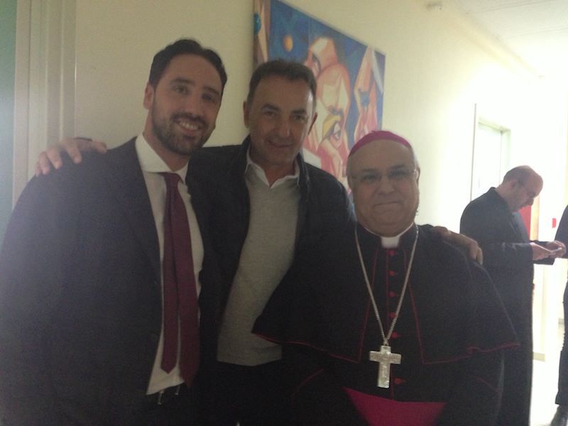 Monsignor Bertolone tra i malati di Sla