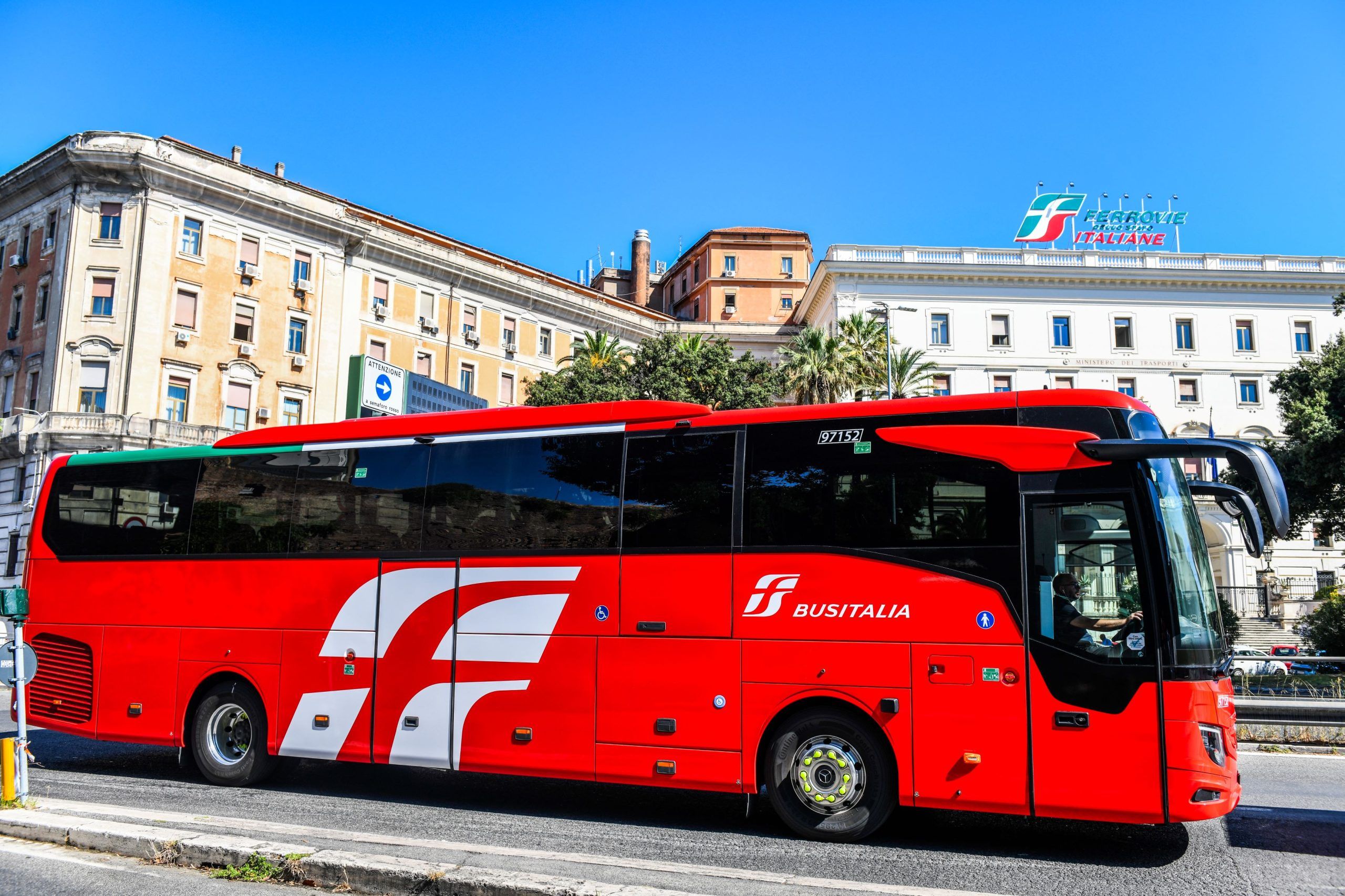 Fs, cinque nuovi autobus dalla Calabria per le principali città italiane del centro-nord
