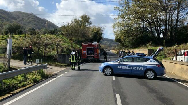 Longobardi, sfrattato dall'azienda agricola, minaccia di farsi esplodere