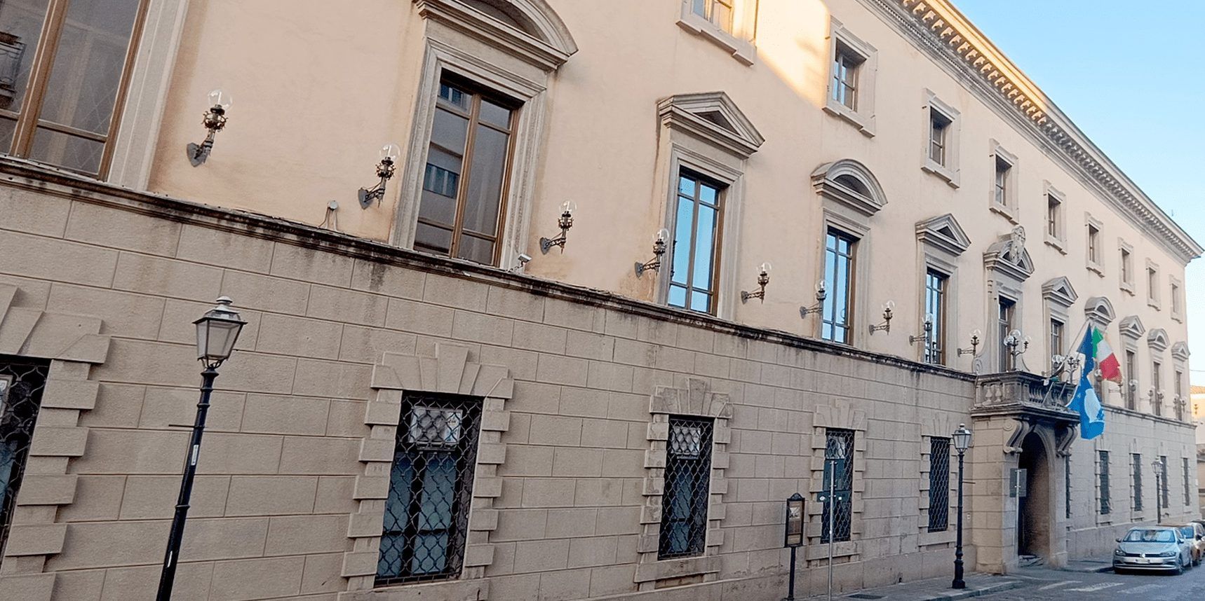 Catanzaro, il centrodestra già scruta le Comunali 2027: schermaglie, incastri e (scomoda?) abbondanza