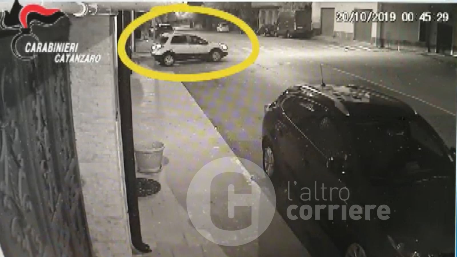 Accecato dalla gelosia uccide il compagno della ex, incastrato dalle telecamere – VIDEO