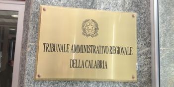 Rifiuti, il Tar Calabria annulla l’esclusione: impresa riammessa e aggiudicataria