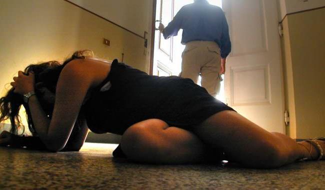 Minaccia ex moglie e figlio con un'accetta: 60enne in manette a Polistena