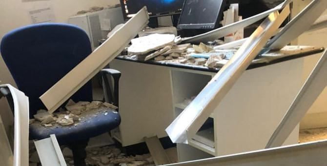 Crolla parte del soffitto, paura all'Annunziata di Cosenza