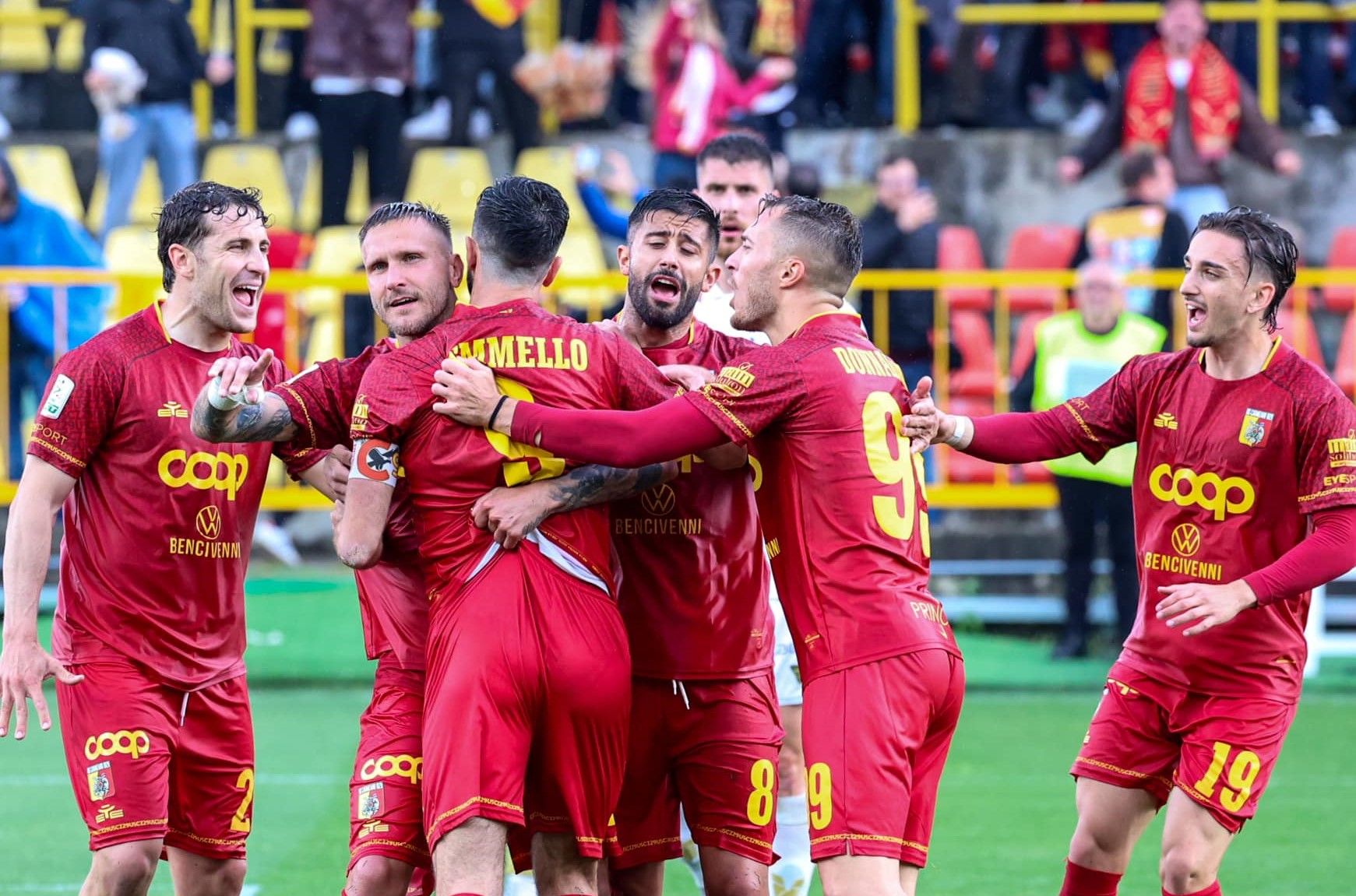 Serie B, Iemmello regala il successo al Catanzaro contro il Venezia: 3-2