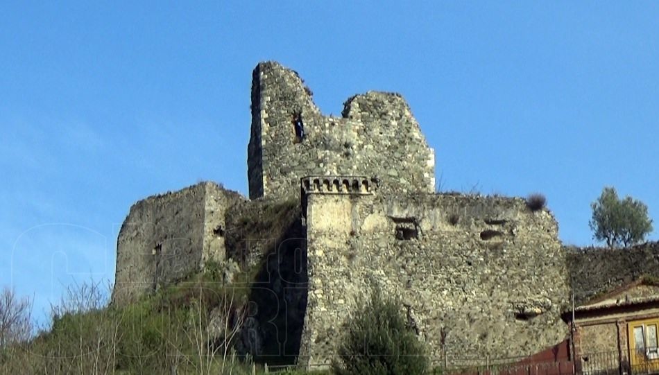 «Salviamo il castello di Lamezia»