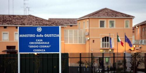 Quando il boss “reggente” di Cosenza fece entrare in carcere un farmaco per alterare il timbro vocale