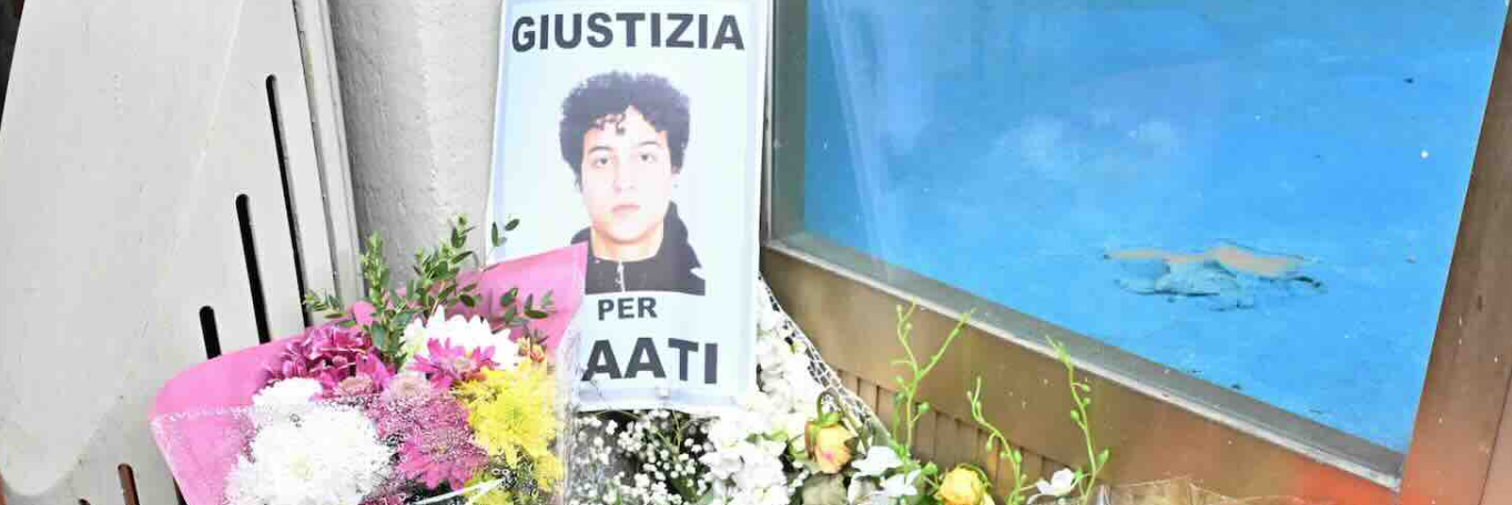 Rissa al funerale del 17enne ucciso in Toscana. E spunta un coltello