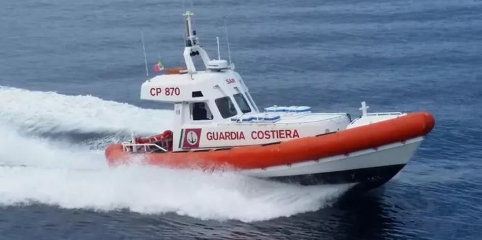 Isola Capo Rizzuto, 73 migranti su una barca a vela salvati dalla Guardia Costiera