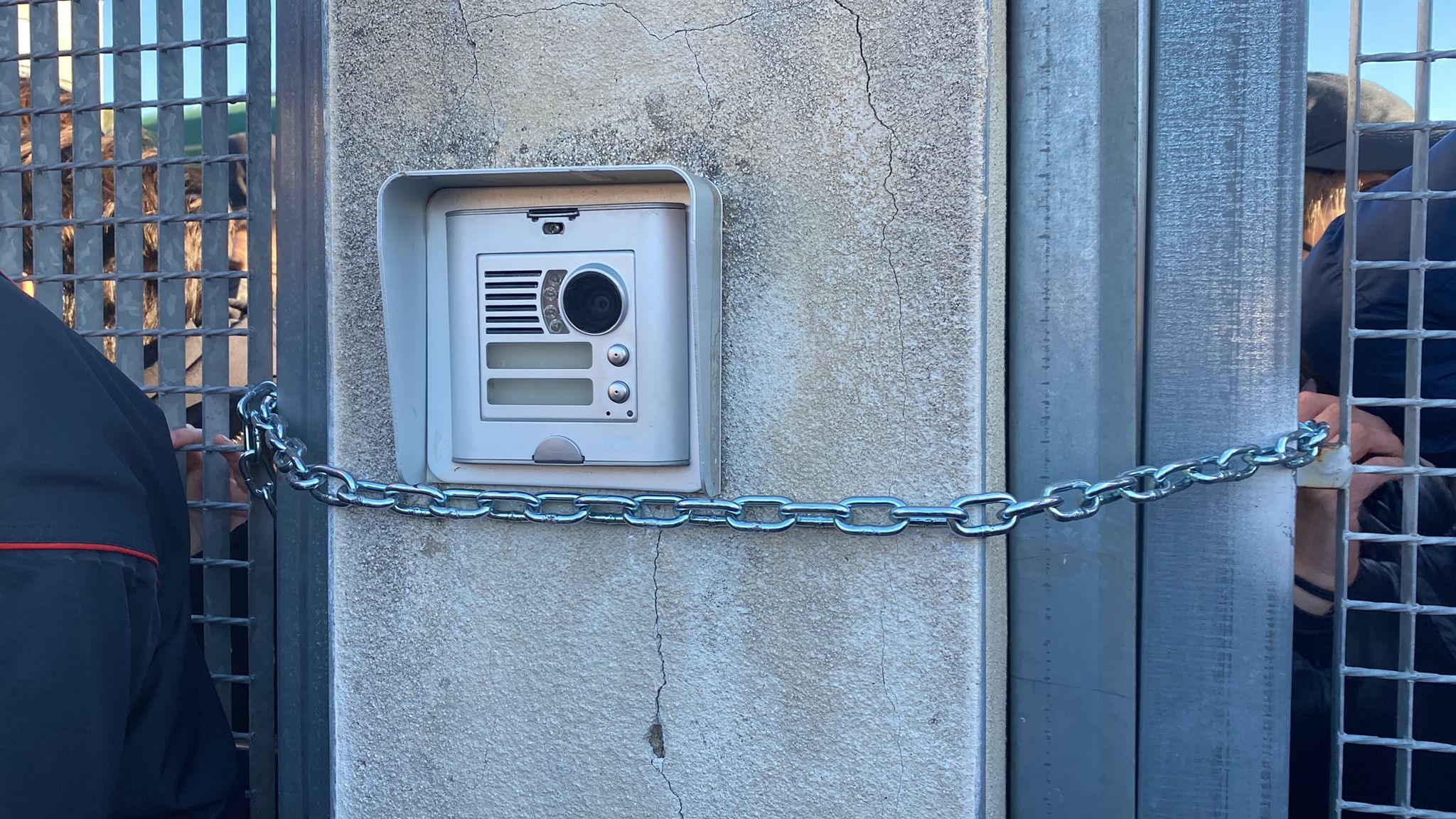 Molestie al liceo, le accuse del fratello di una ragazza: «Sapevano tutto»