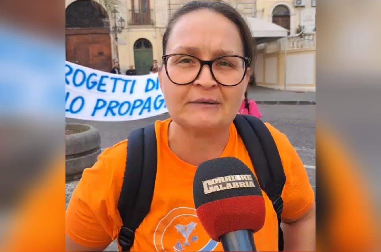 Diritti delle persone con disabilità, sit-in vicino al palco del centrodestra: «Le istituzioni non ci ascoltano»