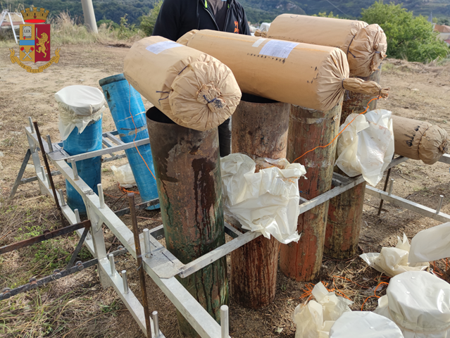 Fuochi artificiali fuori norma alla festa, sequestrati 130 kg di botti nel Vibonese
