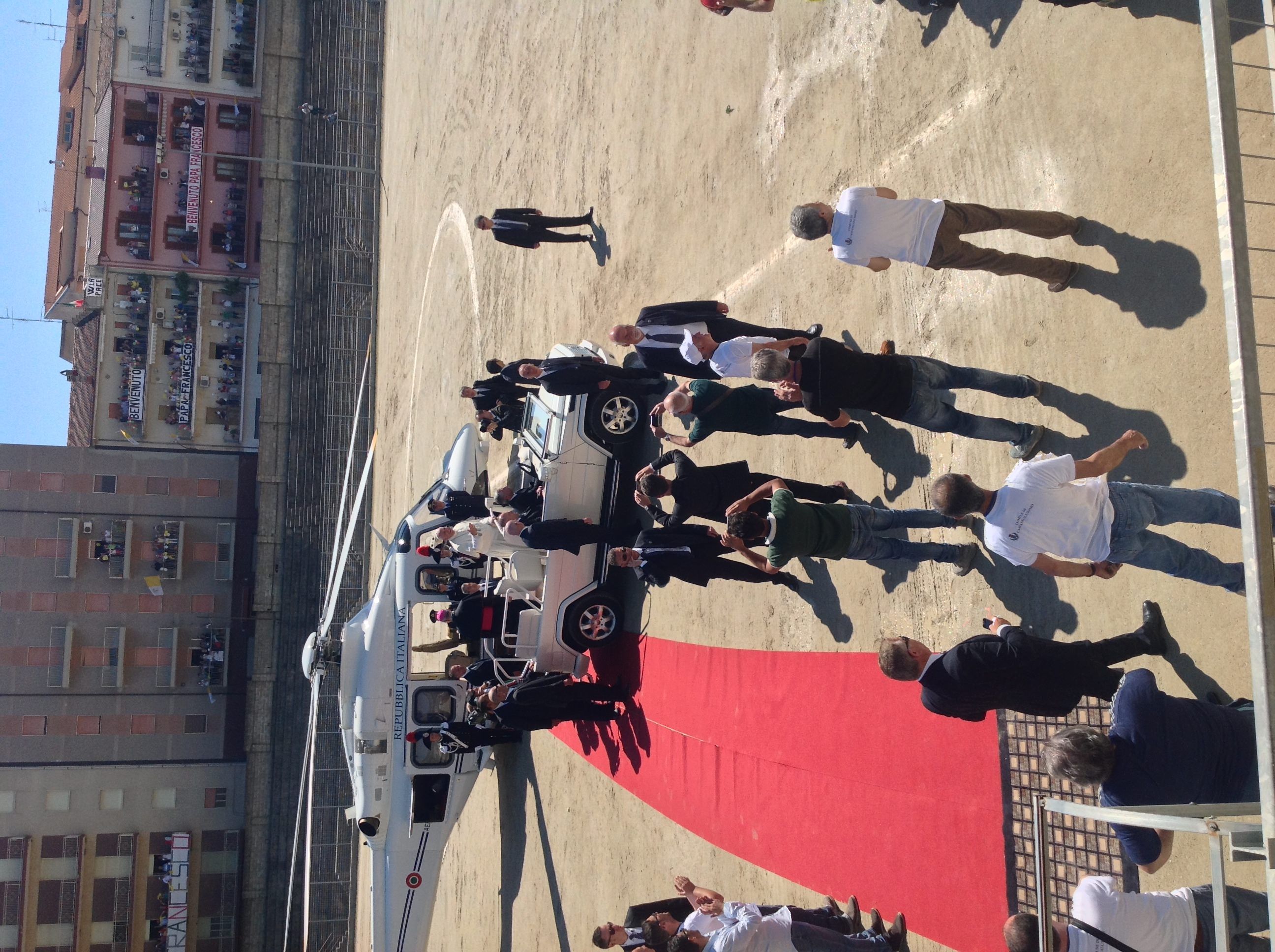 IL PAPA IN CALABRIA | La messa solenne di Francesco