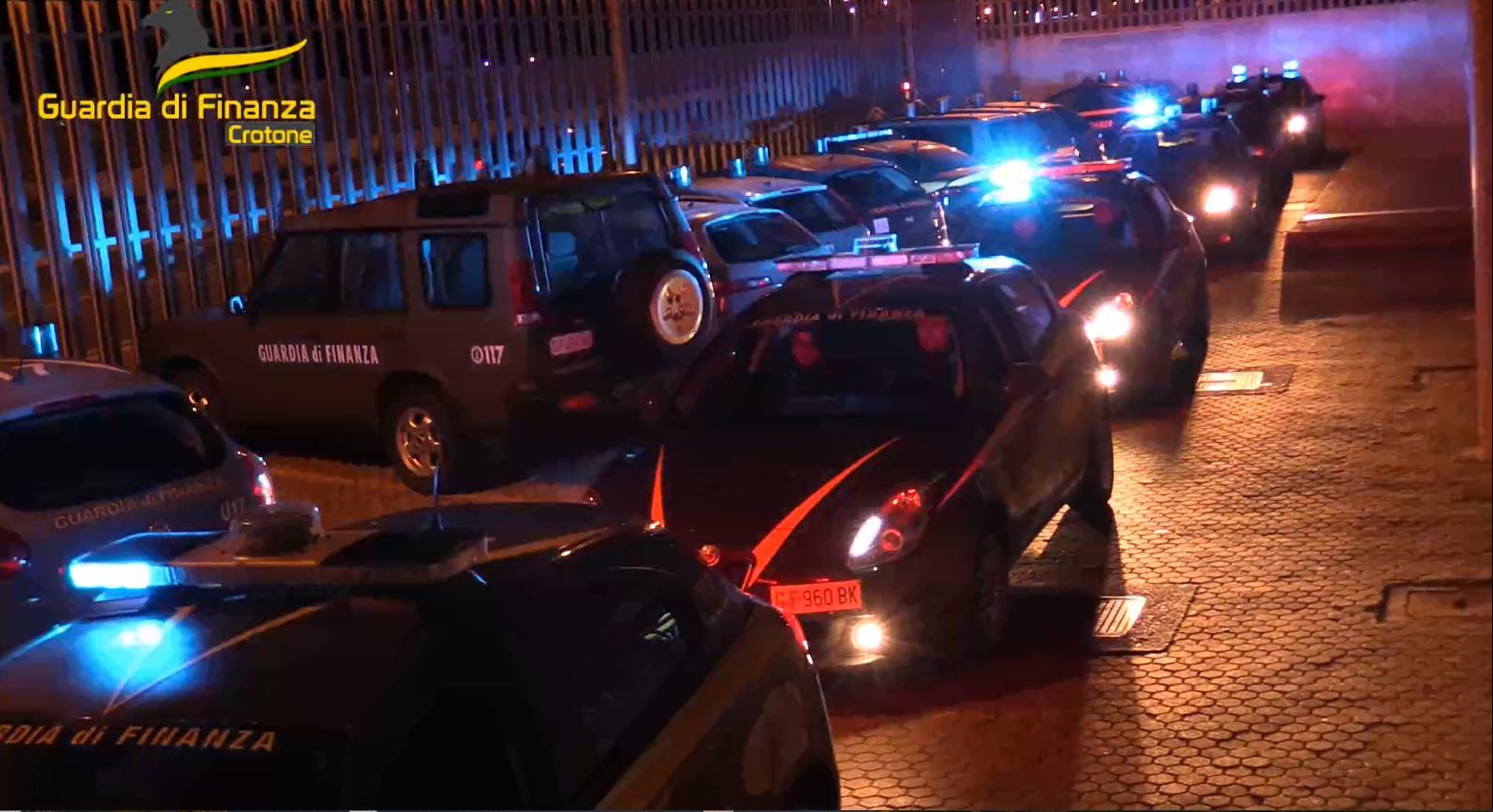 Le estorsioni a tappeto del clan Mannolo. “Pizzo” chiesto ai condomini, un resort pagava 30mila euro all’anno