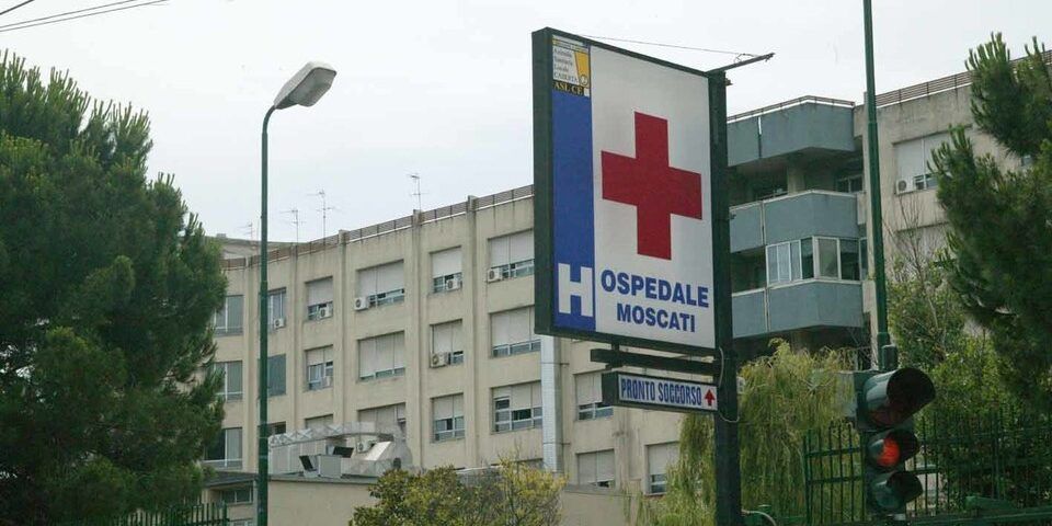 Giovane cosentino muore ad Aversa dopo aver accusato un forte mal di testa. Indagano i carabinieri