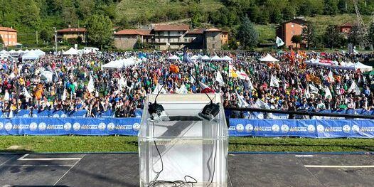 Al raduno di Pontida c’è il gazebo della Calabria con la ‘nduja. E Salvini rilancia l’autonomia