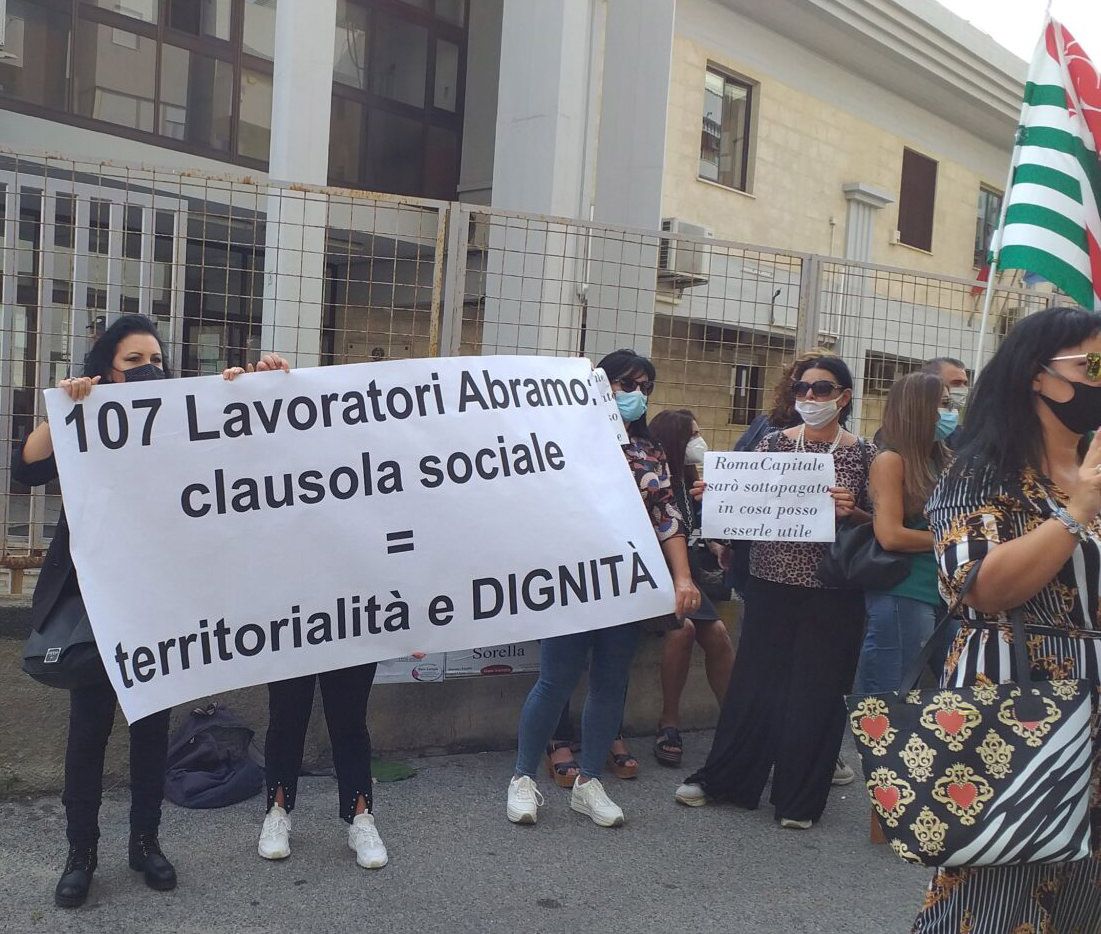 Vertenza Abramo call center, i sindacati: «Nessuna conciliazione, avanti con i sit-in a Roma»