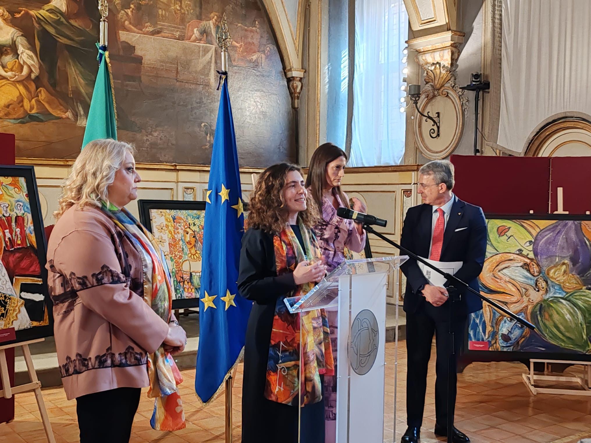 “Woman-L’essenza dei corpi in fiore”: la Calabria protagonista alla Camera con la mostra di Luigia Granata