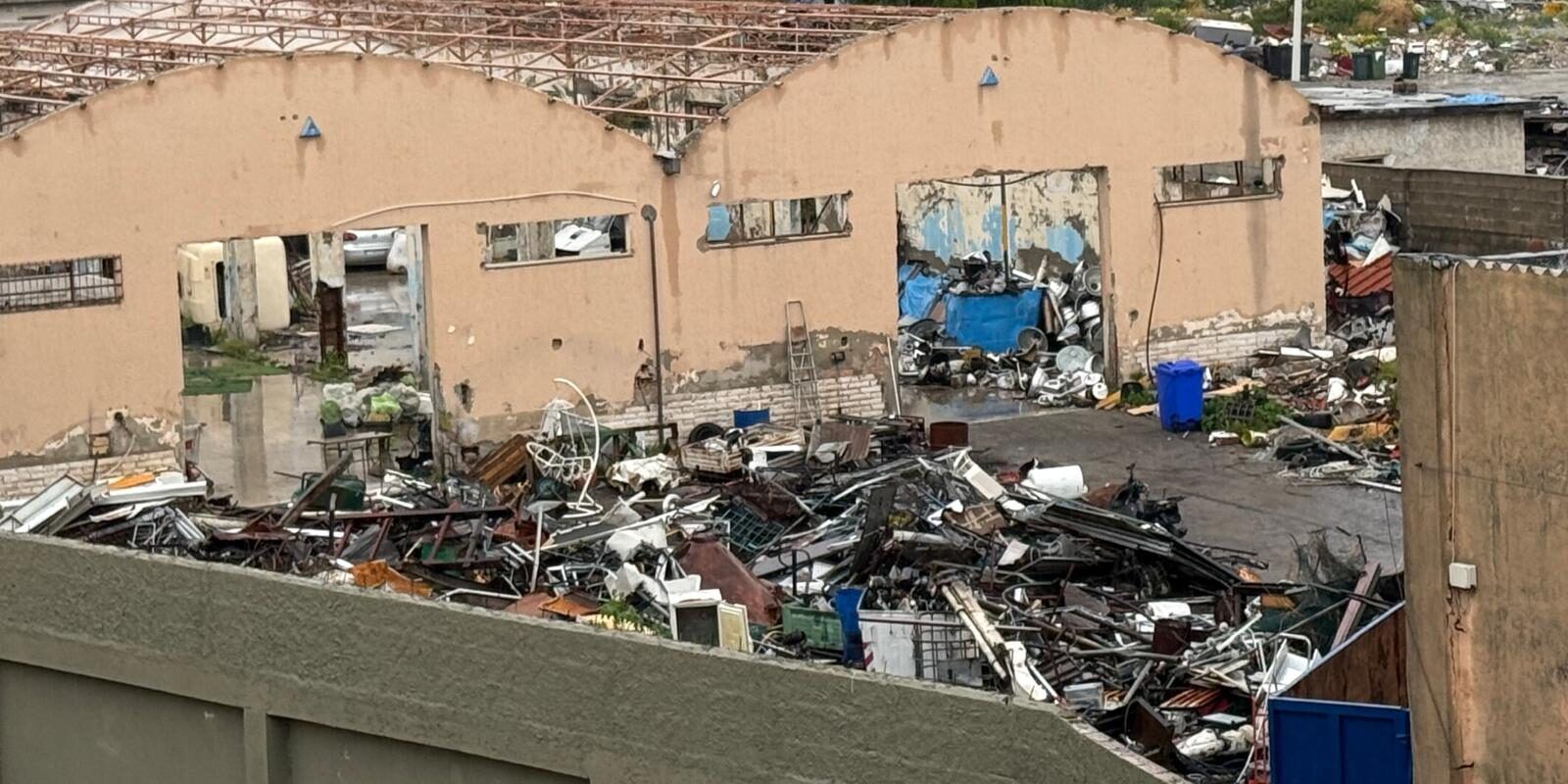 «Una discarica abusiva nel cuore pulsante dell’economia catanzarese»