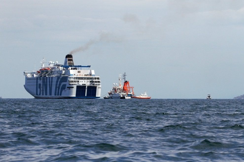 Tre positivi tra i migranti sbarcati a Roccella, trasferiti a Palermo