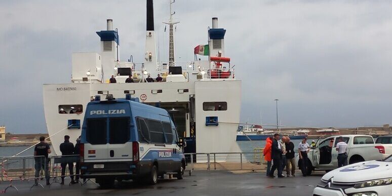 Reggio Calabria, 600 migranti arrivati al porto a bordo della motonave “Paolo Veronese”