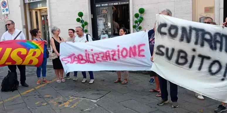 «300 famiglie senza futuro», protesta a Catanzaro per i tirocinanti ministeriali