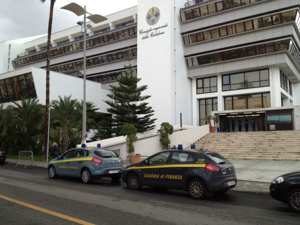 Blitz della Finanza in consiglio regionale