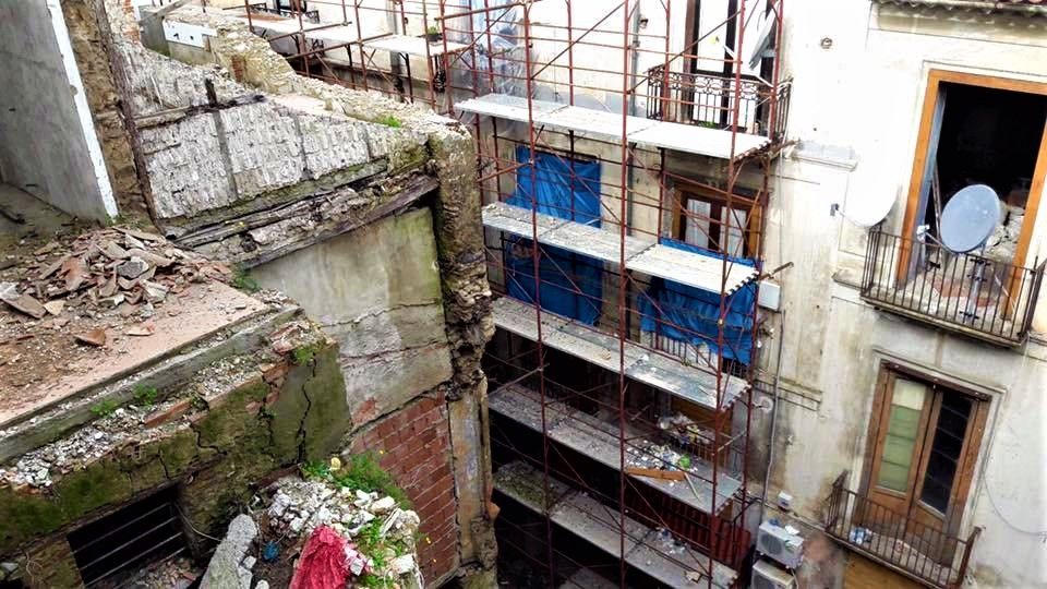 Centro storico di Cosenza: i crolli, i vincoli paesaggistici e la relazione al Mibact