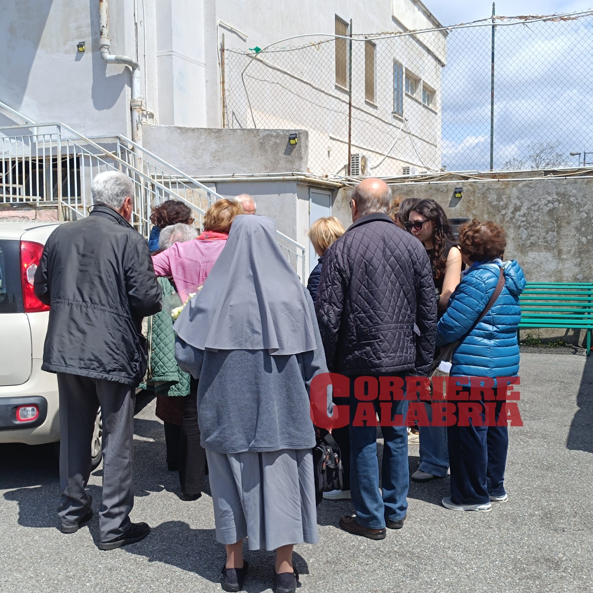 Dolore e sgomento al civico 13 di via Zanotti Bianco a Catanzaro. «Possiamo solo pregare»