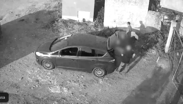 «Micu e Ntoni gli sporcaccioni». Abbandonano rifiuti e il sindaco di Locri li “pubblica” sui social