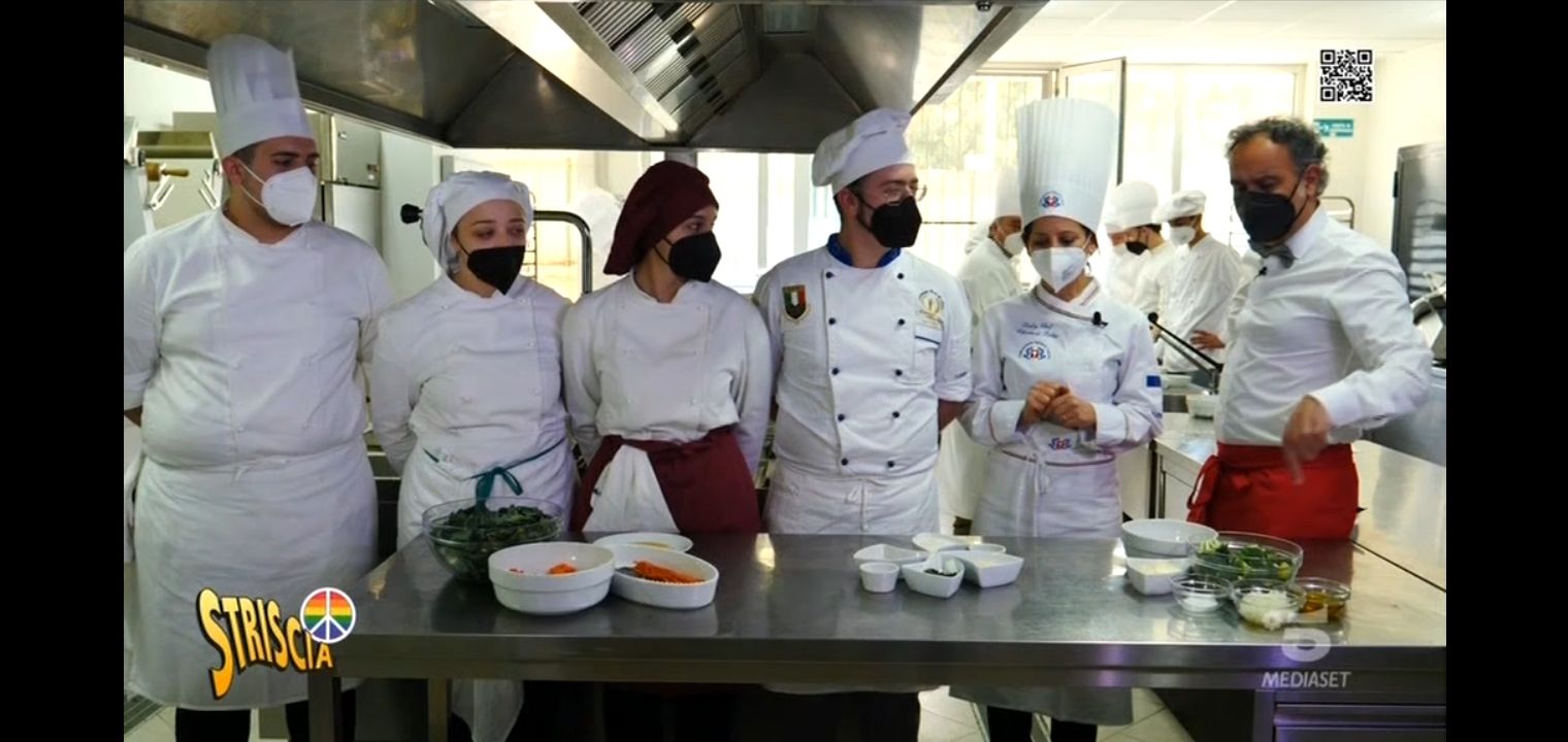 Le ricette antispreco, “Striscia la notizia” fa tappa all’alberghiero di Lamezia