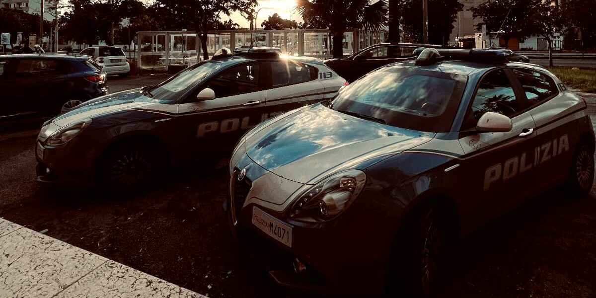 Tenta il suicidio in diretta social, lo salvano poliziotti reggini