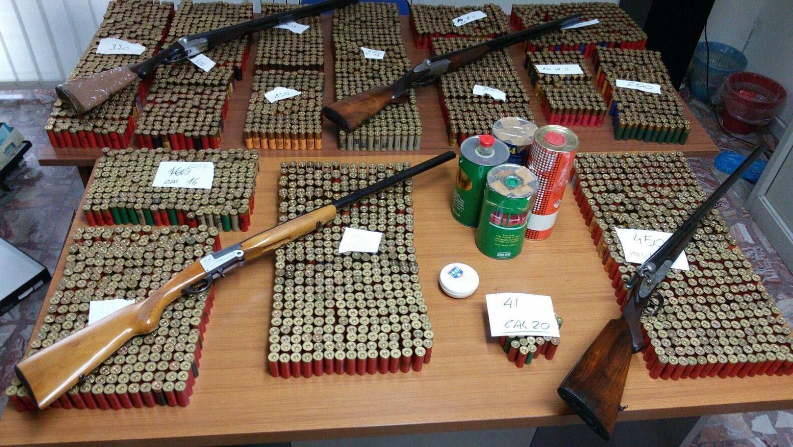 Torano, sequestrate migliaia di munizioni a casa di un anziano