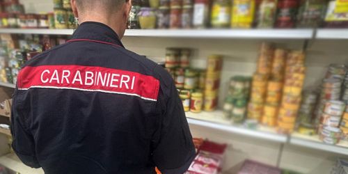 Alimenti scaduti e privi di informazioni, sanzioni per 36mila euro nel Cosentino