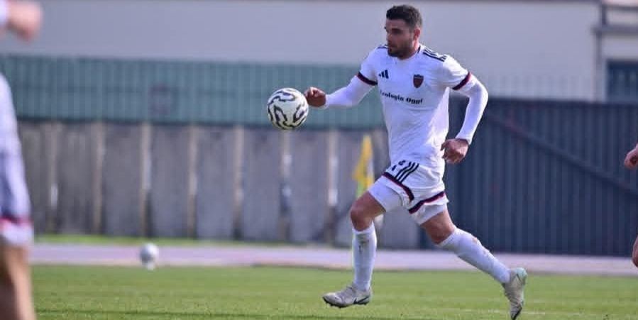 Il Cosenza strappa un punto al “Vigorito” e aggancia la Salernitana al terzo posto