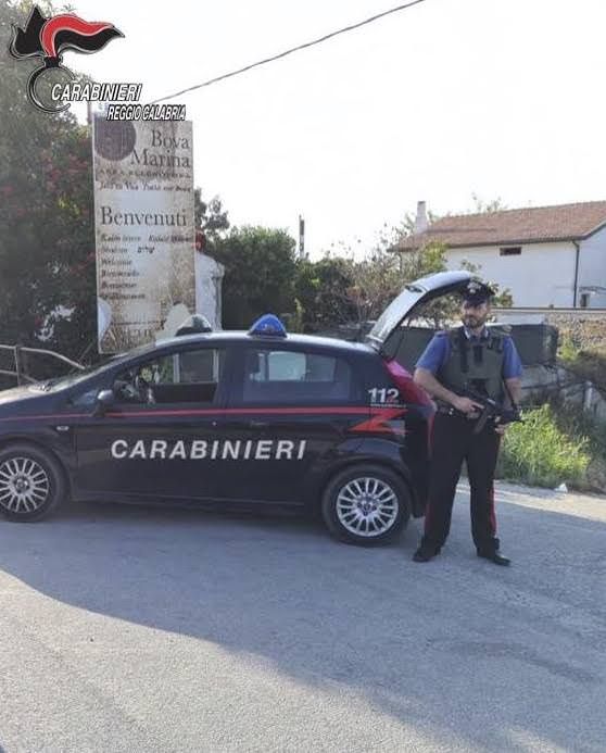 Dentro il bar 60 persone e molte senza mascherina: chiusura e multa