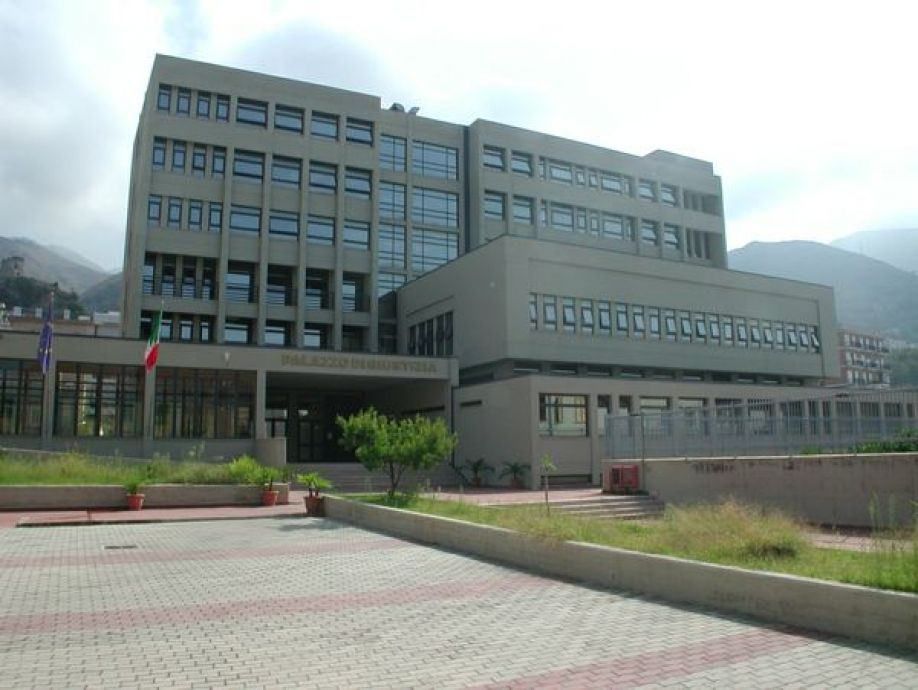 Bimba morta a Paola, indagati i genitori