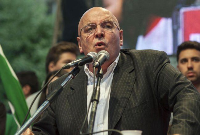 Oliverio, il Tafazzi che non ne azzecca una