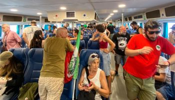 La denuncia di Si-Avs Calabria: «Bloccate in mezzo al mare oltre 500 persone dirette al corteo No Ponte»