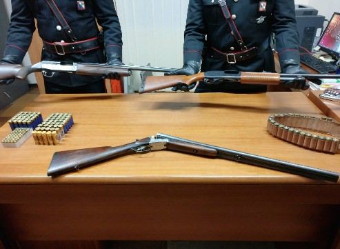 Sequestra e minaccia due fidanzati ad Amantea, arrestato 53enne