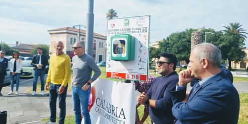 defibrillatore-pubblico