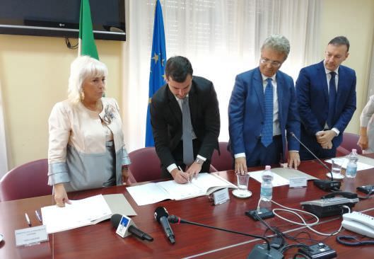 I Vigili del fuoco contro gli abusi edilizi. Sibilia: «Calabria apripista in Italia»