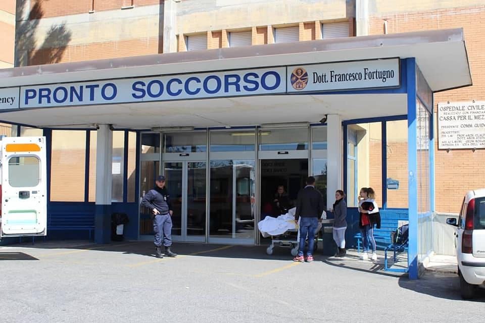 Dimesso dopo ore di attesa al pronto soccorso, muore 35enne a Locri: si indaga