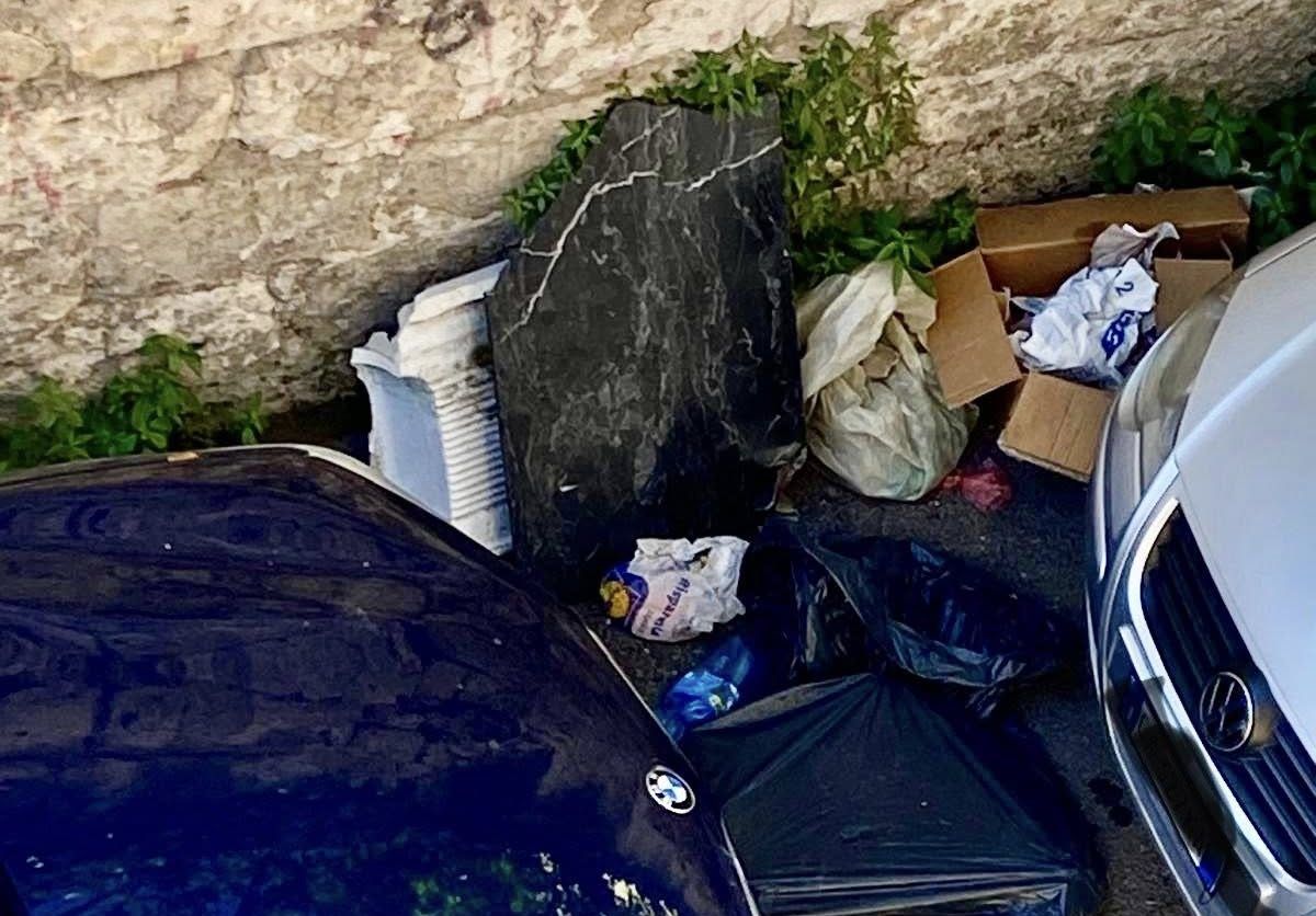 Cosenza, Caruso si scaglia contro chi sporca la città: «Inaccettabile, ci vuole senso civico»