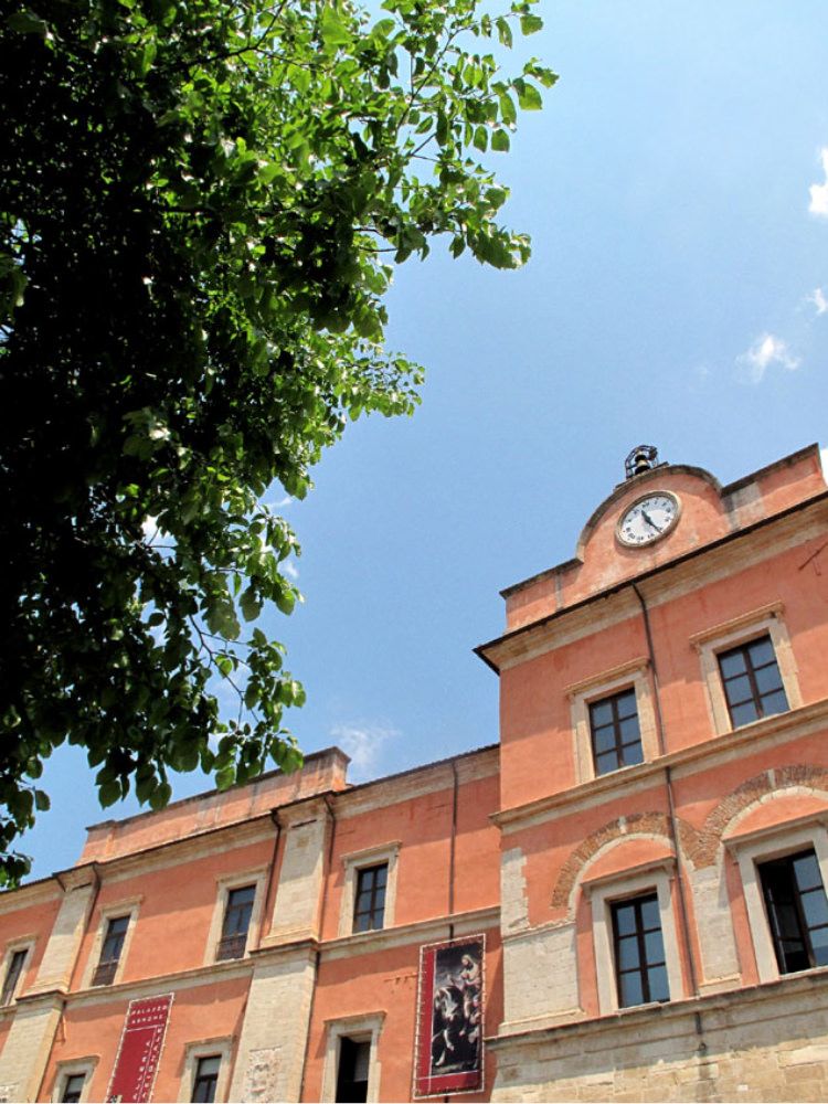 Cosenza in festa per Palazzo Arnone