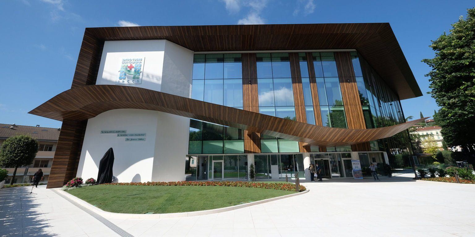 Tumore al polmone, con la robotica diagnosi e intervento in 4 ore