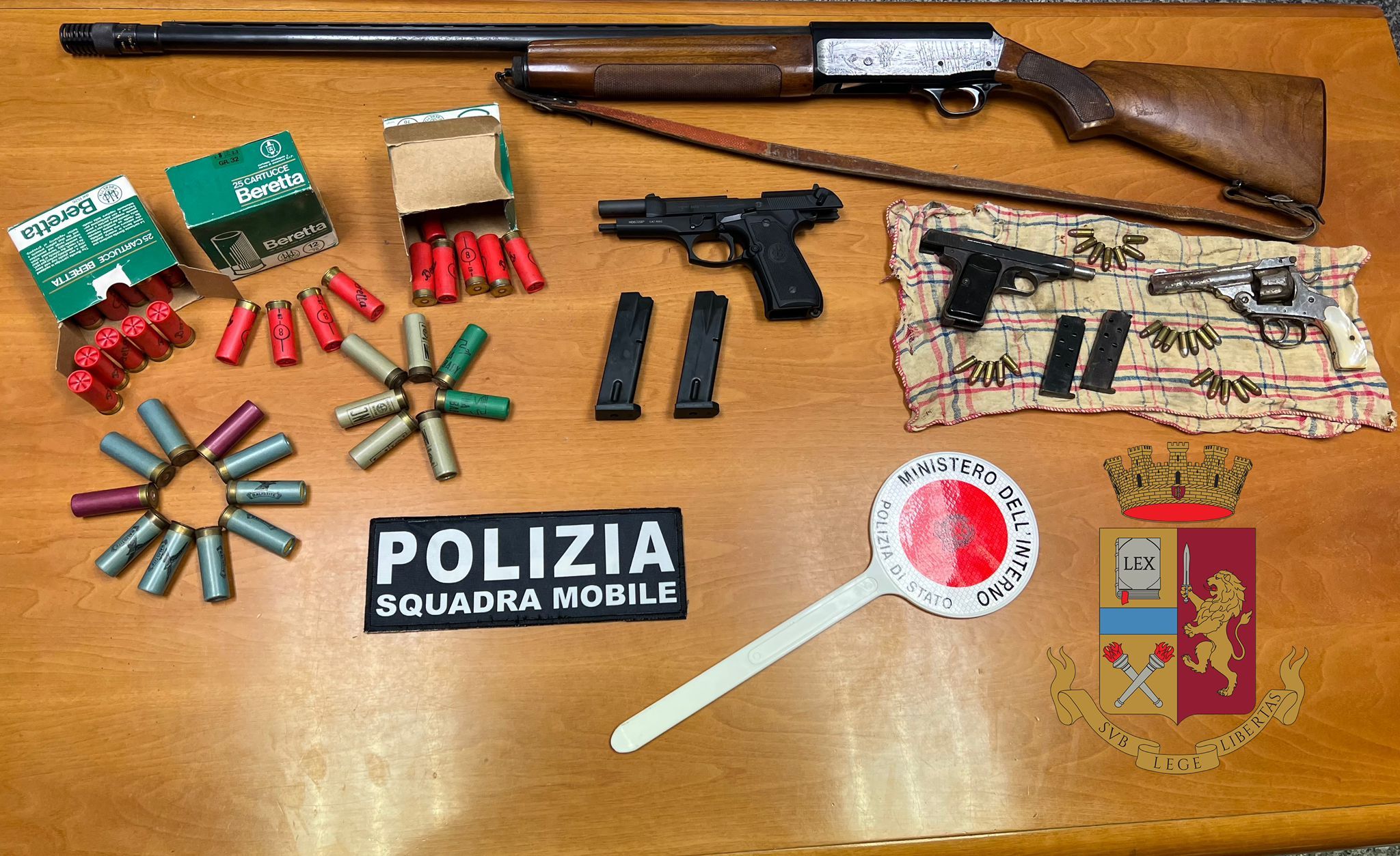 Lite condominiale a Vibo sfocia in minacce a mano armata, sequestrate armi e munizioni